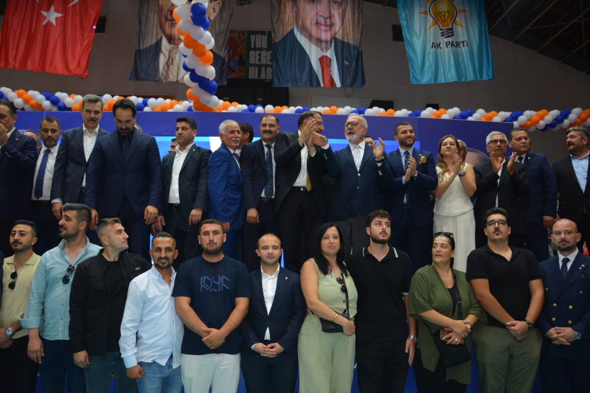 AK Parti Manisa’da 612 Kişilik Katılım Töreni Düzenledi