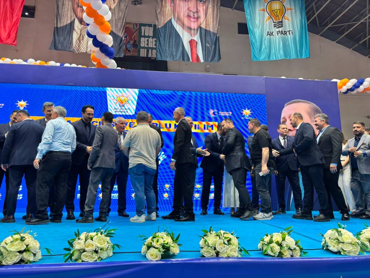 AK Parti Manisa’da 612 Kişilik Katılım Töreni Düzenledi