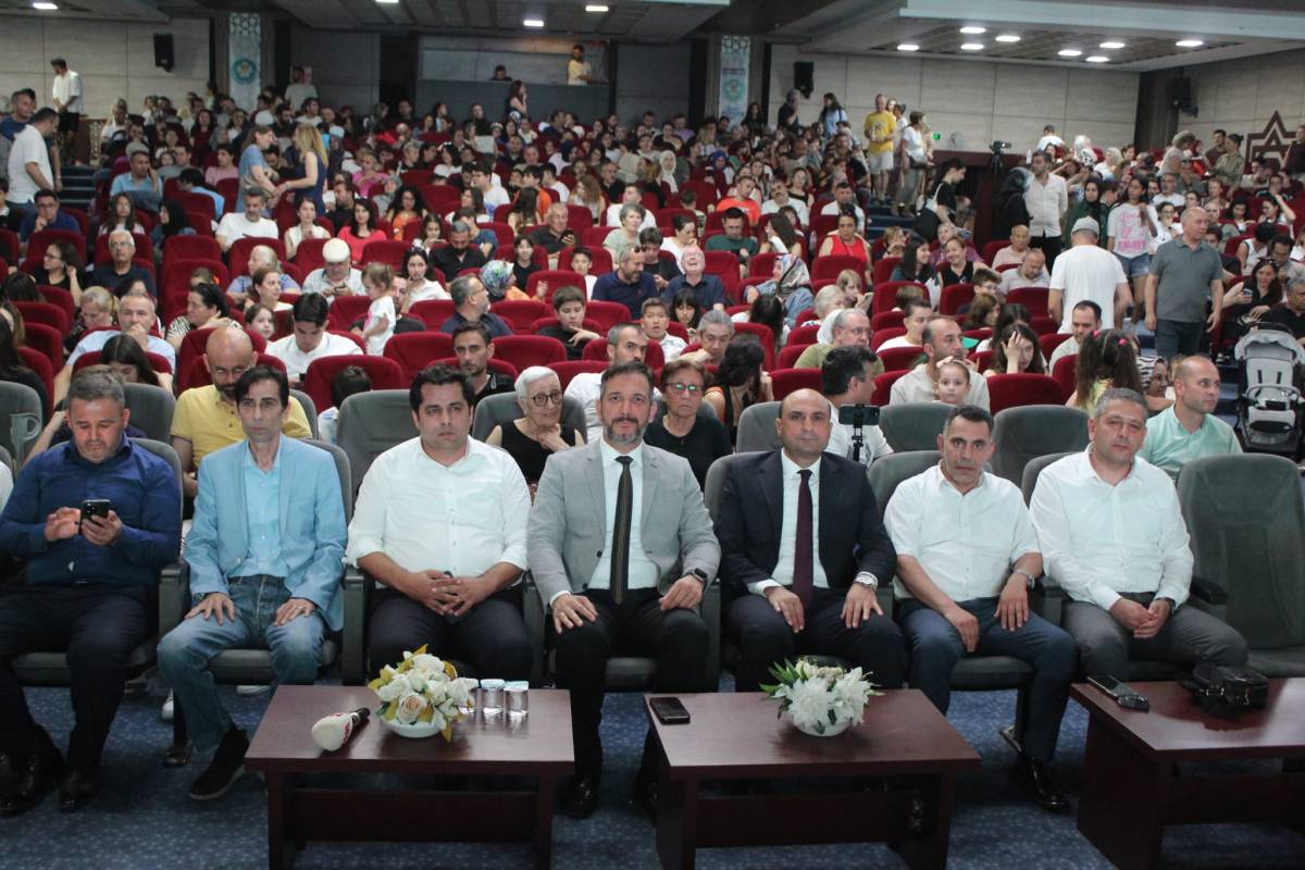 Manisa’da Öğretmenler Sahnede Devleşti: “Maarif” ile Kültür Köprüsü Kuruldu
