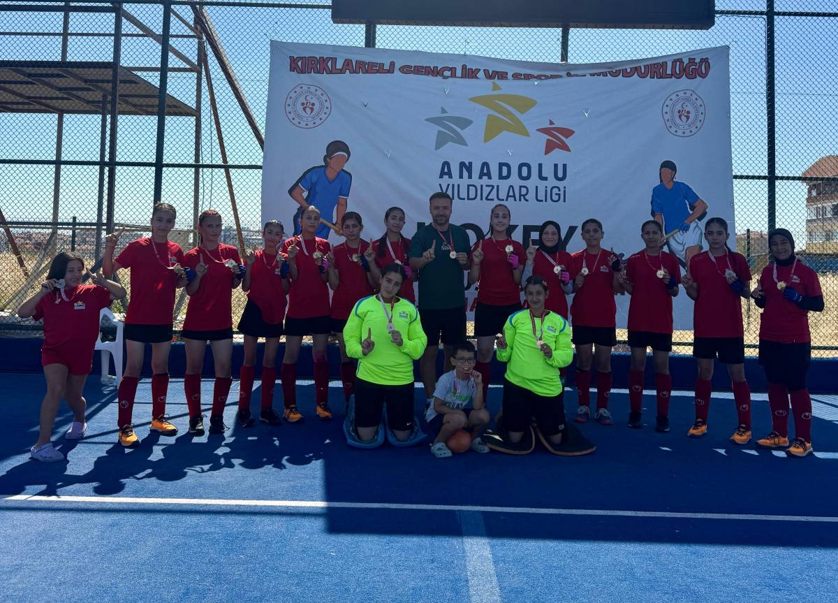 Manisa Hokey Kız Takımı Namağlup Türkiye Şampiyonası'nda