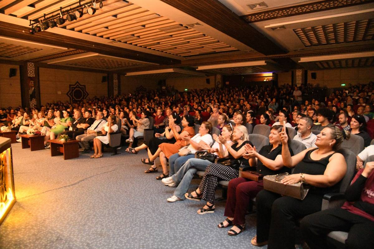 Yunusemre'de Kadınların Hikâyesi Sahneye Taşındı