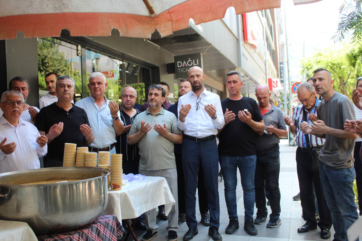 Manisa Esnaf Odasından 2 Bin 500 Kişilik Aşure İkramı