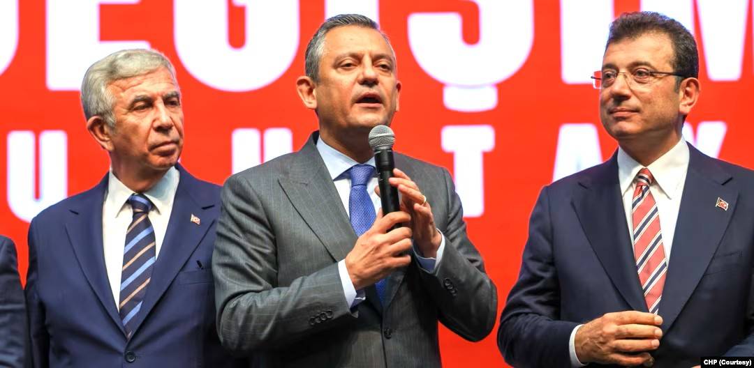 CHP’de Yeni Parti ve Ayrılık İddialarına Özgür Özel’den Net Yanıt