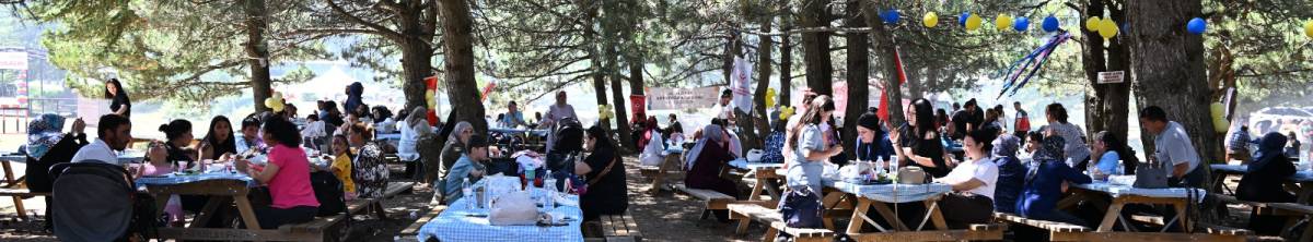 Manisa'da Koruyucu Aileler Spil Dağı'nda Buluştu