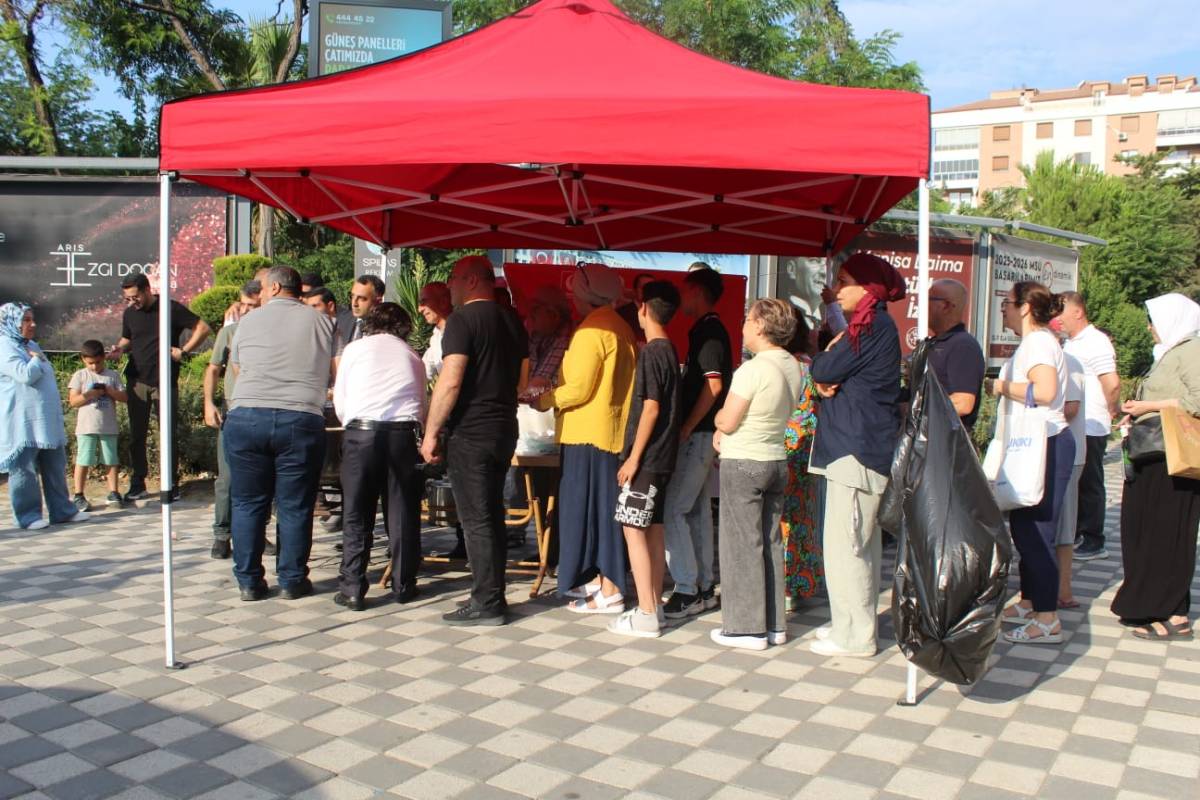 Yeniden Refah Partisi Şehzadeler İlçe Başkanlığı'ndan 1.500 Kişilik Aşure İkramı
