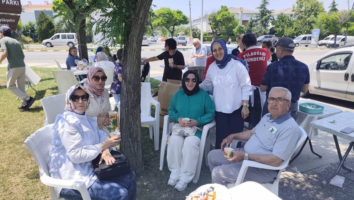 Güzelyurt Mahallesi'nde Bin Kişilik Aşure Hayrı Düzenlendi