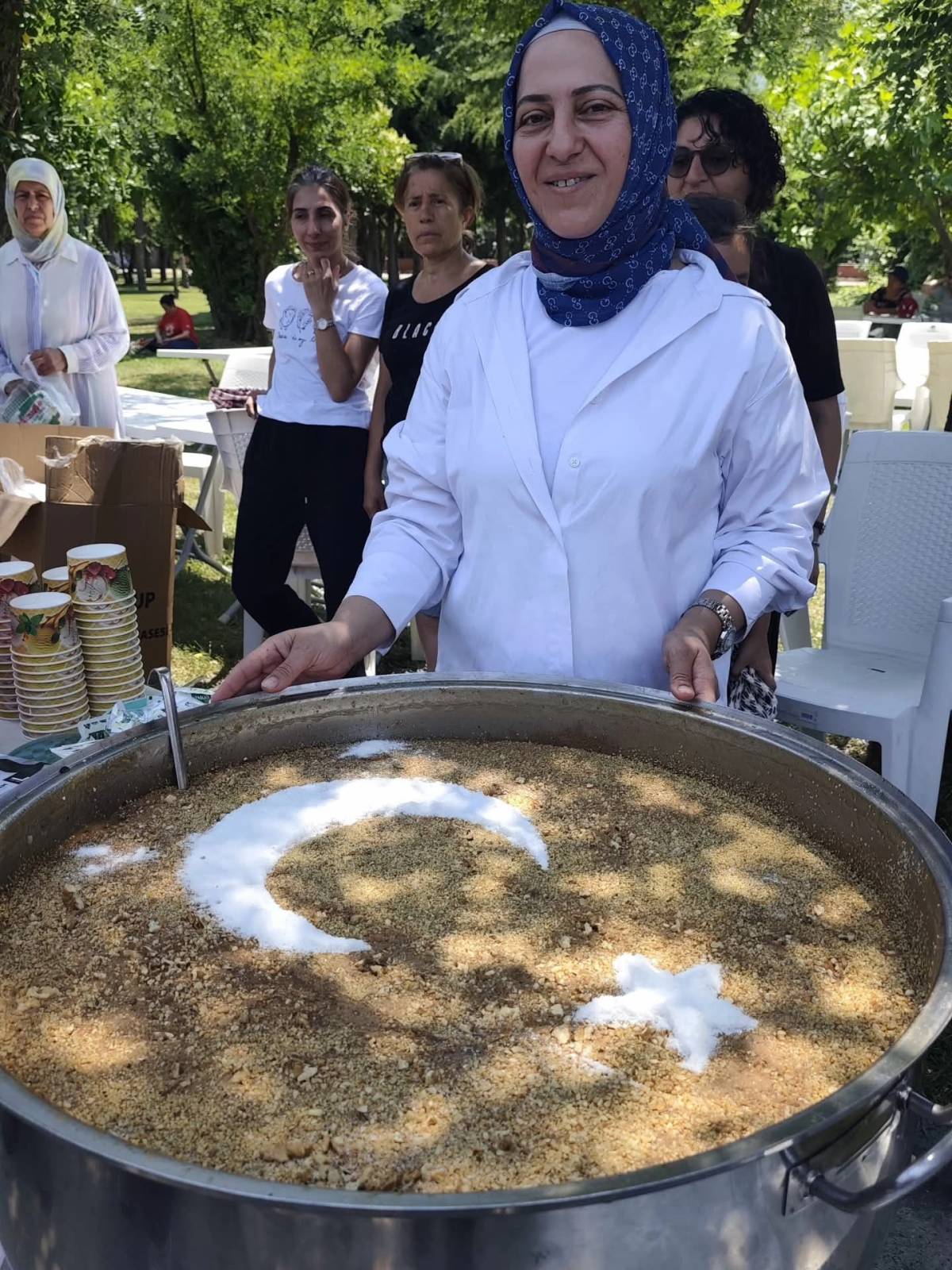 Güzelyurt Mahallesi'nde Bin Kişilik Aşure Hayrı Düzenlendi