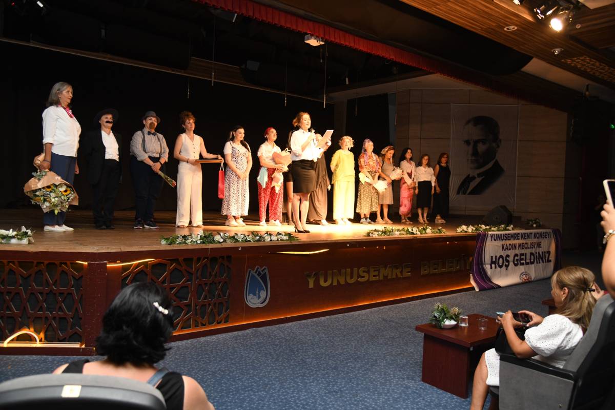 Yunusemre Konseyi Kadın Meclisinden “Benim Adım Kadın” oyunu alkış aldı