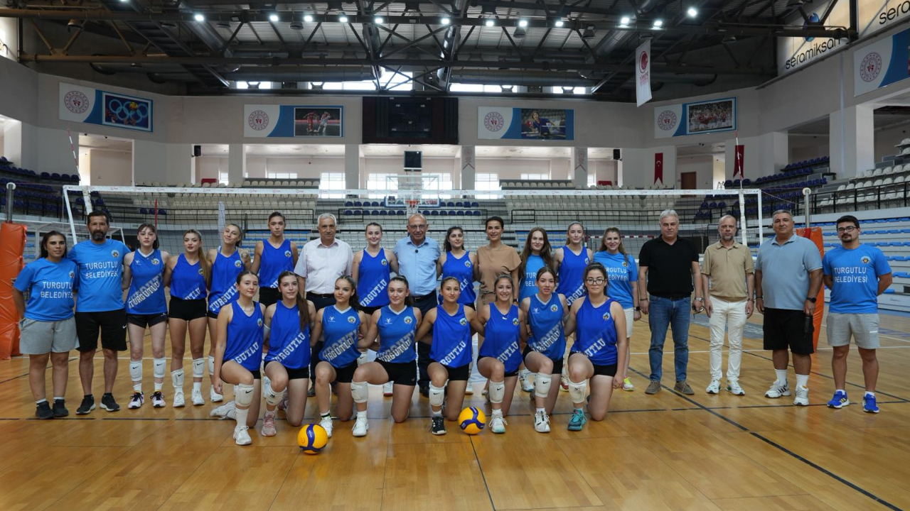 Turgutlu Belediyesi Kadın Voleybol Takımı Sezonu Sahasında Açıyor